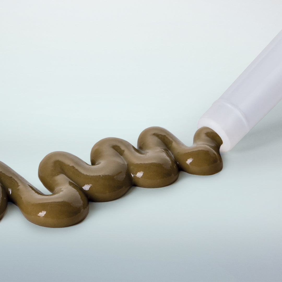 Beaphar IntestoPro Paste texture squeezed from the syringe