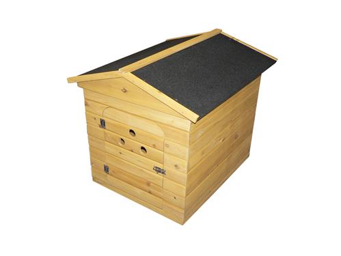 Traditional Apex Wooden Dog Kennel - PetWorld